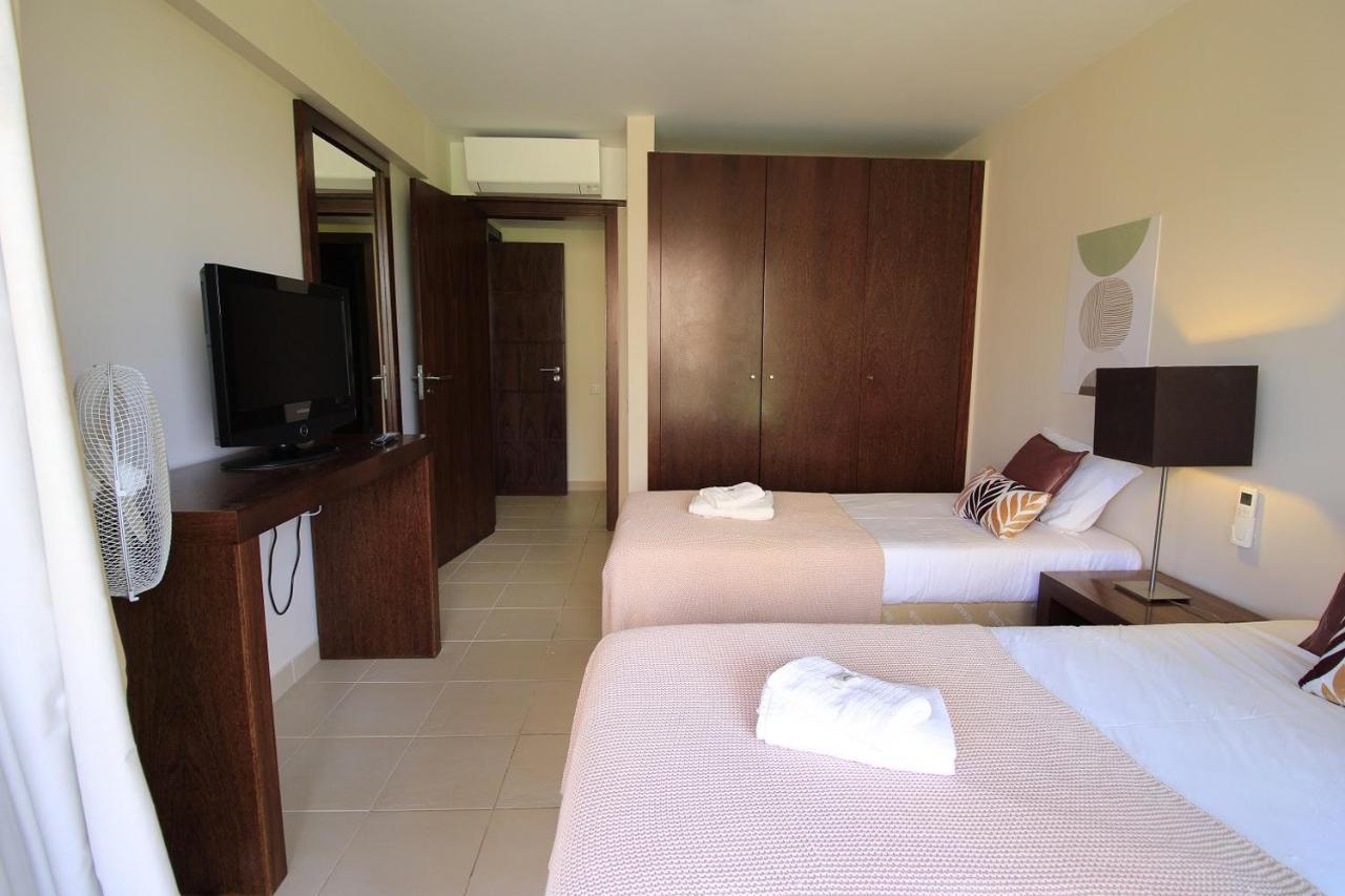 Albufeira Salgados Premium 1 With Pool by Homing Guia (Faro) Exterior foto
